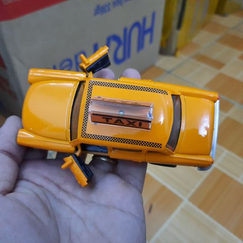 Mô Hình Xe Ô Tô Taxi Mini Tỉ Lệ 1:36 Bằng Sắt Mở Được Cửa Có Đèn Âm Thanh - Đồ Chơi Trẻ Em Chất Lượng Cao