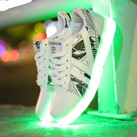 Giày Phát Sáng Màu Trắng Họa Tiết Đen - 7 Màu LED Thời Trang Unisex, Dây Giày Tặng Kèm - Phù Hợp Party, Sự Kiện, Nhảy Nhóm