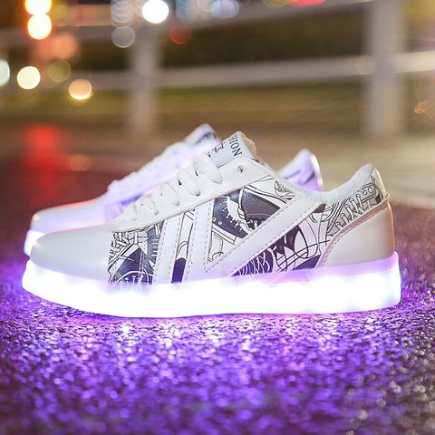 Giày Phát Sáng Màu Trắng Họa Tiết Đen - 7 Màu LED Thời Trang Unisex, Dây Giày Tặng Kèm - Phù Hợp Party, Sự Kiện, Nhảy Nhóm