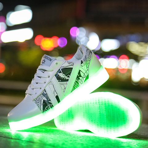 Giày Phát Sáng Màu Trắng Họa Tiết Đen - 7 Màu LED Thời Trang Unisex, Dây Giày Tặng Kèm - Phù Hợp Party, Sự Kiện, Nhảy Nhóm