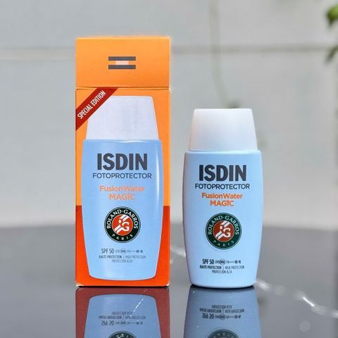 Kem Chống Nắng Isdin Fotoprotector Fusion Water SPF 50 - Siêu Nhẹ, Dưỡng Ẩm, cho Da Nhạy Cảm 50ml