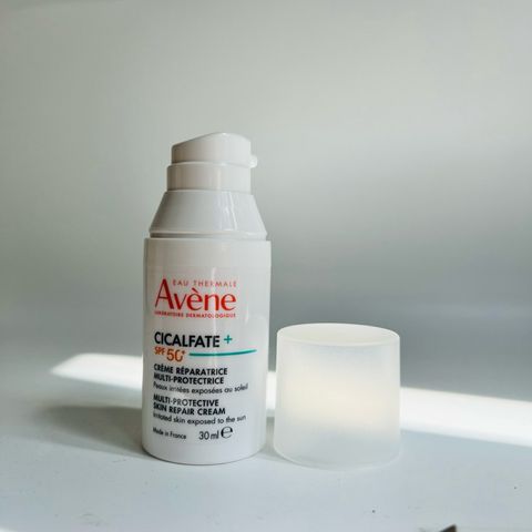 Kem Phục Hồi Da Avène Cicalfate+ SPF50+ - Kem Dưỡng Da Bảo Vệ & Phục Hồi Cao Cấp 30ml