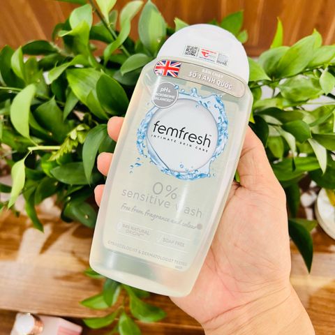 Dung Dịch Vệ Sinh Phụ Nữ Femfresh 250ml Chính Hãng Anh - Dưỡng Ẩm, Khử Mùi, Cân Bằng pH, An Toàn Cho Da Nhạy Cảm
