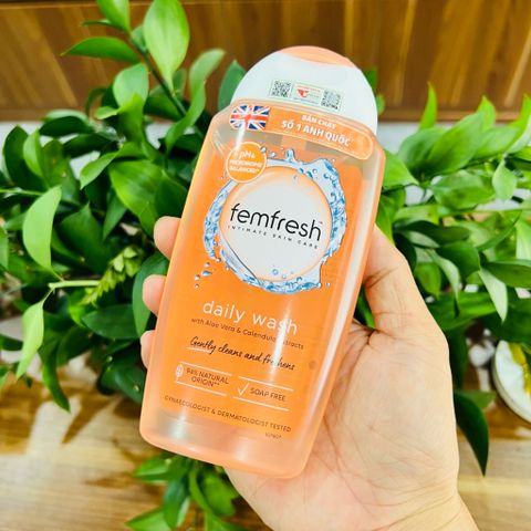 Dung Dịch Vệ Sinh Phụ Nữ Femfresh 250ml Chính Hãng Anh - Dưỡng Ẩm, Khử Mùi, Cân Bằng pH, An Toàn Cho Da Nhạy Cảm