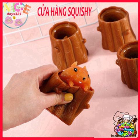 SÓC NÂU TRỐN TRONG GỐC CÂY Squishy Mochi - Đồ Chơi Thư Giãn Dễ Thương, Giải Tỏa Stress, Món Quà Tuyệt Vời Cho Trẻ Em Và Người Lớn