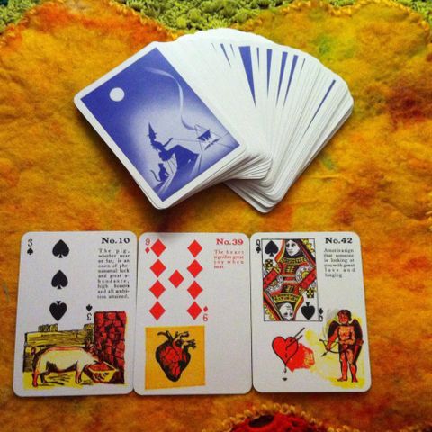 Bộ Bài Gypsy Witch - Những Lá Bài Tiên Tri Vận Mệnh Kèm Sách Hướng Dẫn, Sản Phẩm U.S. Games Systems, Quà Tặng Kèm