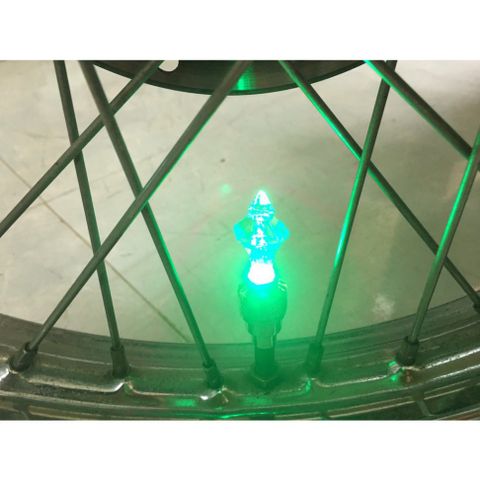 Đèn Van Xe Nháy 7 Màu LED Phát Sáng Khi Chạy - Dễ Dàng Lắp Đặt Cho Xe Đạp, Xe Máy, Xe Ô Tô - An Toàn và Nổi Bật Trên Đường