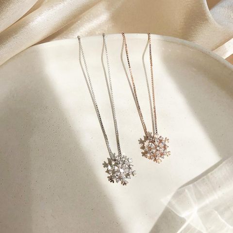 Dây Chuyền Hoa Tuyết Đính Đá Pha Lê Thời Trang - Vòng Cổ Thủy Tinh Thời Thượng, Phụ Kiện Sang Trọng, Tặng Cho Người Thân