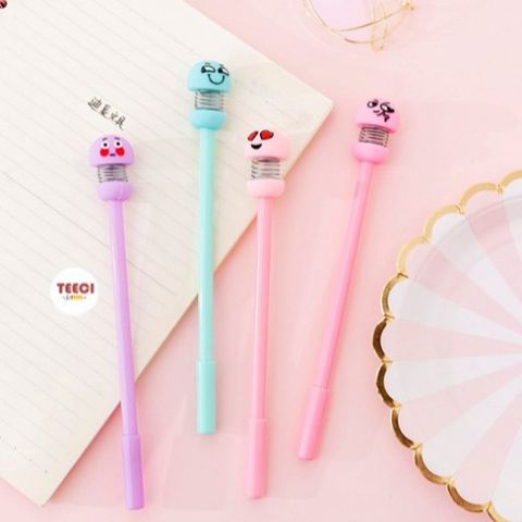 Bút Bi Emoji Cute Lò Xo Mực Đen T143 - Phụ Kiện Văn Phòng Đáng Yêu, Viết Mượt Mà, Nhiều Màu Sắc, Quà Tặng Học Tập Thú Vị
