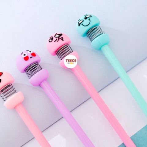Bút Bi Emoji Cute Lò Xo Mực Đen T143 - Phụ Kiện Văn Phòng Đáng Yêu, Viết Mượt Mà, Nhiều Màu Sắc, Quà Tặng Học Tập Thú Vị