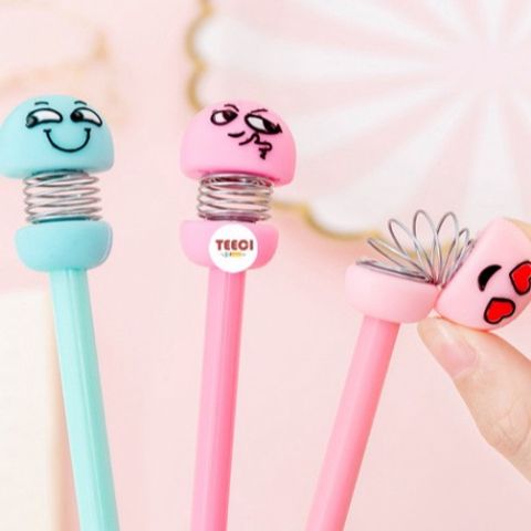 Bút Bi Emoji Cute Lò Xo Mực Đen T143 - Phụ Kiện Văn Phòng Đáng Yêu, Viết Mượt Mà, Nhiều Màu Sắc, Quà Tặng Học Tập Thú Vị