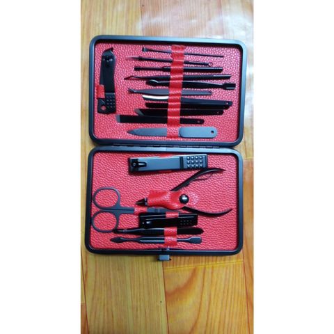 Bộ Cắt Móng Tay 18 Món Tiện Dụng - Dụng Cụ Chăm Sóc Móng Cao Cấp Hồng Sang Trọng, Gọn Nhẹ, Thời Trang