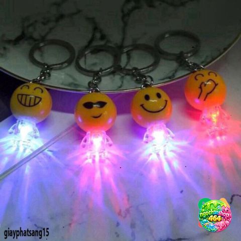 Móc Khóa LED Mặt Cười Emoji Phát Sáng – Phụ Kiện Thời Trang Rực Rỡ, Thiết Kế Xinh Xắn Cho Túi Xách & Chìa Khóa