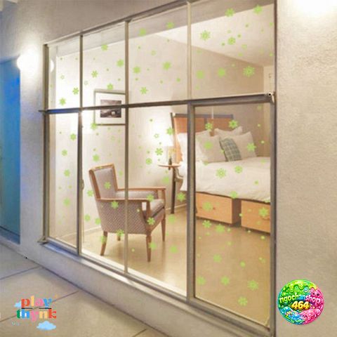Cửa Sổ Bông Tuyết - Miếng Dán Dạ Quang Trang Trí Nhà Cửa Độc Đáo, Chất Liệu PVC Thân Thiện Môi Trường