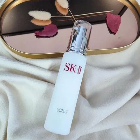 Sữa Dưỡng Ẩm SK-II Facial Lift Emulsion 100g - Kem Dưỡng Da Chất Lượng Cao, Cấp Ẩm và Tái Tạo Da Mềm Mại, Mới Mẻ