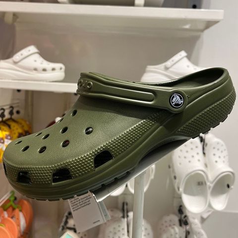 Giày Sục Crocs Classic Clog Đen Kem Trắng - Dép Sandal Quai Hậu Thời Trang, Siêu êm Dành Cho Nam Nữ, Phong Cách Trẻ Trung