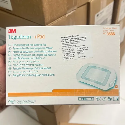 Băng phim dính y tế trong suốt có gạc vô trùng 3M™ Tegaderm™+pad 3586, size 9 x 10cm | Xuất xứ Mỹ