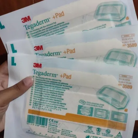 Hộp 25 miếng băng phim dính y tế trong suốt có gạc vô trùng 3M™ Tegaderm™+pad 3589, 9 x 15 cm, Mỹ
