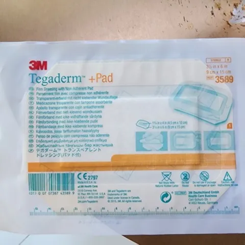 Hộp 25 miếng băng phim dính y tế trong suốt có gạc vô trùng 3M™ Tegaderm™+pad 3589, 9 x 15 cm, Mỹ