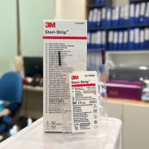 Miếng Dán Y Tế 3M Steri-Strip™ R1541 - Thay Thế Chỉ Khâu, An Toàn Cho Vết Thương Nhỏ, Túi 3 Miếng (6mm x 75mm) Sản Xuất Tại Mỹ
