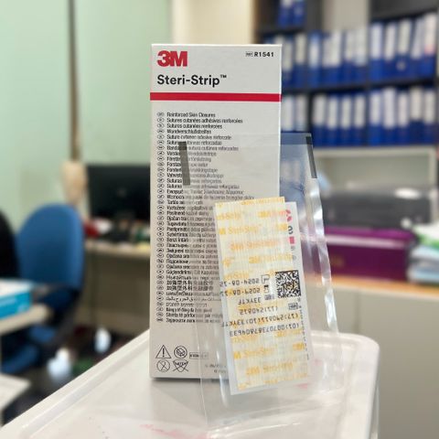 Miếng Dán Y Tế 3M Steri-Strip™ R1541 - Thay Thế Chỉ Khâu, An Toàn Cho Vết Thương Nhỏ, Túi 3 Miếng (6mm x 75mm) Sản Xuất Tại Mỹ