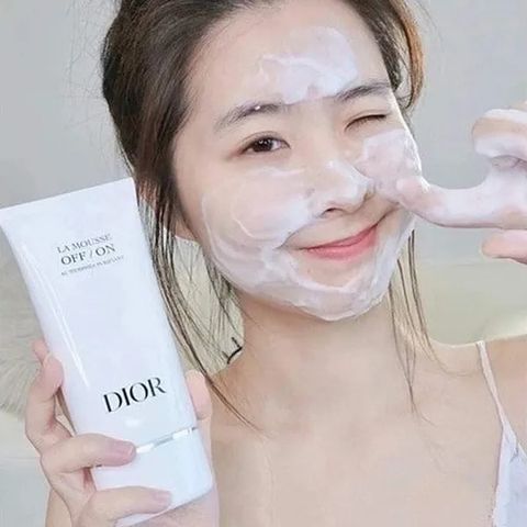 Sữa Rửa Mặt Tạo Bọt Dior La Mousse Off/On 150ml - Sản Phẩm Chăm Sóc Da Cao Cấp, Dịu Nhẹ, Phù Hợp Với Mọi Loại Da