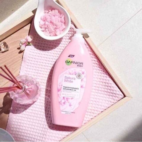 Sữa Dưỡng Thể Trắng Da Garnier Sakura White Body Serum Milk UV - Chăm Sóc Da Chất Lượng Cao với Chiết Xuất Hoa Anh Đào Nhật Bản
