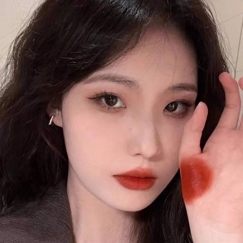 Son Môi Tom Ford Lip Color Satin Matte 50 Adored - Màu 50 Đỏ Cam Cháy Chính Hãng, Chất Lượng Cao, Dưỡng Ẩm, Trang Điểm Đẹp