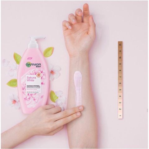 Sữa Dưỡng Thể Garnier Body Lotion 400ml - Làm Trắng Da, Cấp Ẩm, Chống Lão Hóa, Duy Trì Độ Mịn Màng  - Sản Phẩm Chính Hãn