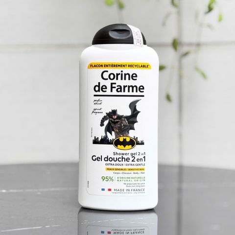 Gel Tắm Gội 2 in 1 Corine de Farme Kids Batman Dịu Nhẹ 300ml - Giải Pháp Vệ Sinh Cho Bé Trai Yêu Siêu Anh Hùng