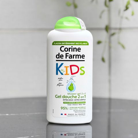 Gel Tắm Gội 2 in 1 Corine de Farme Kids Hương Quả Lê Dịu Nhẹ - Dành Cho Trẻ Em 300ml