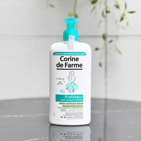 Dung Dịch Vệ Sinh Phụ Nữ Corine de Farme Fresh 250ml - Làm Sạch, Tạo Cảm Giác Tươi Mát, Khử Mùi Dịu Nhẹ, Chiết Xuất Lô Hội