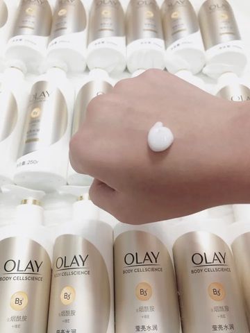 Sữa Dưỡng Thể Olay B3 + Vitamin E 250ml - Dưỡng Trắng Da Tươi Trẻ, Giảm Thâm, Mịn Màng - Sản Phẩm Chính Hãng