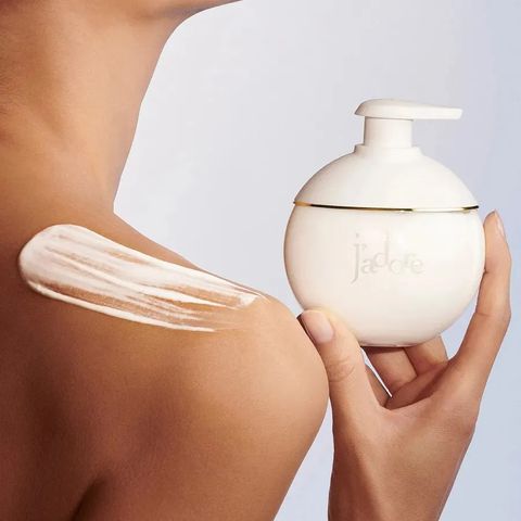 Sữa Dưỡng Thể Dior J’adore Les Adorables 200ml - Body Milk Sang Trọng Giúp Làm Trắng Da, Cung Cấp Độ Ẩm, Hương Thơm Quyến Rũ