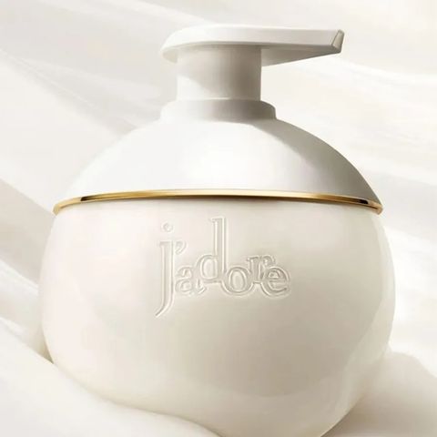 Sữa Dưỡng Thể Dior J’adore Les Adorables 200ml - Body Milk Sang Trọng Giúp Làm Trắng Da, Cung Cấp Độ Ẩm, Hương Thơm Quyến Rũ