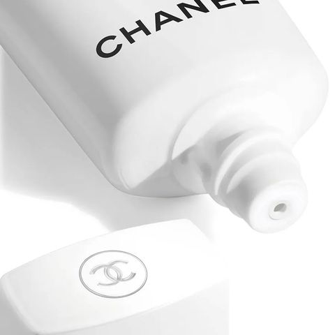 Kem Chống Nắng Chanel UV Essentiel SPF 50/PA ++++ 30ml - Bảo Vệ Da Khỏe Mạnh, Chống Nắng Hiệu Quả Cho Mùa Hè