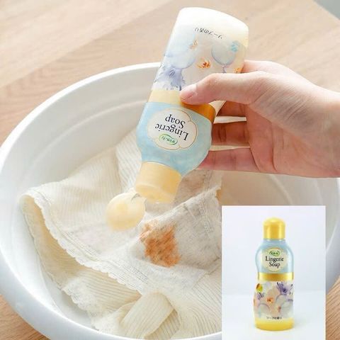 Nước Giặt Quần Lót Lingerie Soap Nhật Bản - Sạch Khuẩn, Khử Mùi, Duy Trì Sức Khỏe Cảm Ứng Với Hương Thơm Dịu Nhẹ