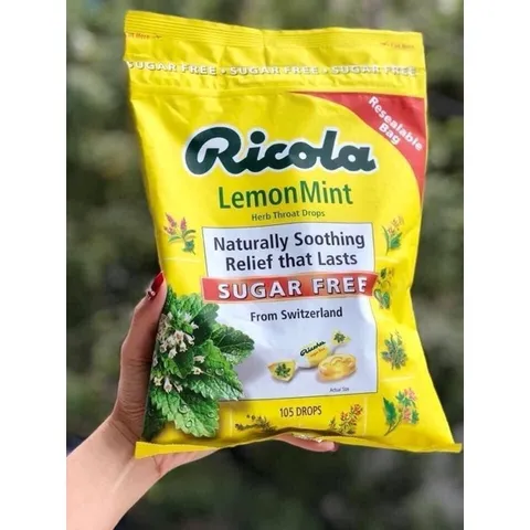 Kẹo Ngậm Ricola Lemon Mint Không Đường 105 Viên - Giảm Ho, Ngứa Cổ, Thảo Dược Tự Nhiên Từ Thụy Sĩ