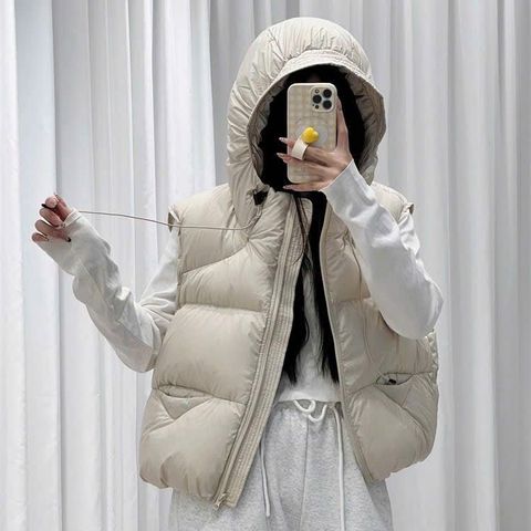 Áo Phao Gile Có Mũ Nữ WEGO - Màu Kem, Size 2XL, Chất Liệu Phao Lông Vũ, Phong Cách Đẹp Cho Mùa Đông