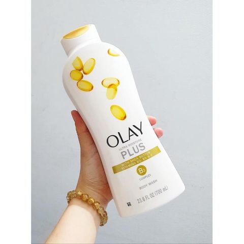Sữa Tắm OLAY PLUS Vàng 700ml - Hương Bơ & Hạnh Nhân, Chăm Sóc Da Mịn Màng, Xuất Xứ Mỹ
