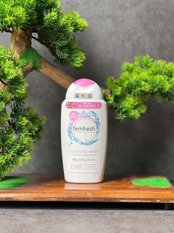 Dung dịch vệ sinh phụ nữ Femfresh Soothing Wash 250ml