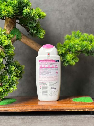 Dung dịch vệ sinh phụ nữ Femfresh Soothing Wash 250ml