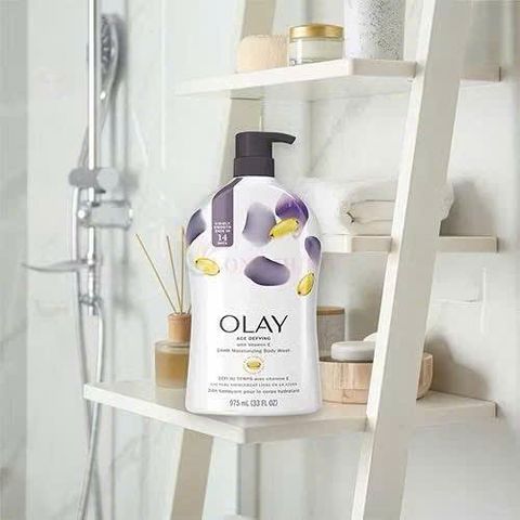 Sữa Tắm Olay Vitamin E 975ml - Phục Hồi Da, Dưỡng Ẩm Lâu, Chăm Sóc Da Mềm Mịn