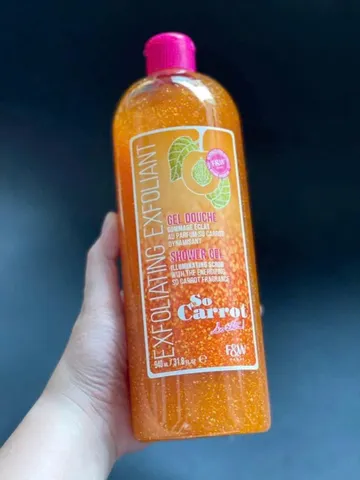 Sữa Tắm Tẩy Tế Bào Chết T F&W Exfoliating So Carrot 940ml – sáng da, mịn màng