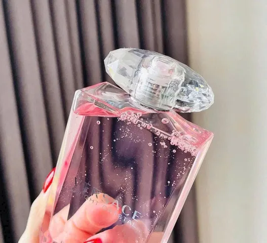 Sữa Tắm Versace Bright Crystal 200ml - Hương Thơm Nhẹ Nhàng, Sang Trọng - Chăm Sóc Da Toàn Thân Chính Hãng