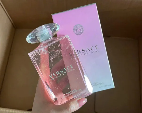 Sữa Tắm Versace Bright Crystal 200ml - Hương Thơm Nhẹ Nhàng, Sang Trọng - Chăm Sóc Da Toàn Thân Chính Hãng