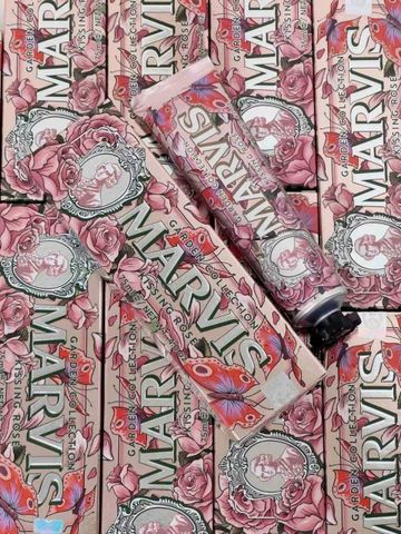 Kem Đánh Răng Marvis Kissing Rose 75ml - Hương Hoa Quyến Rũ, Sạch Mảng Bám Nhẹ Nhàng, Chăm Sóc Răng Miệng Tối Ưu