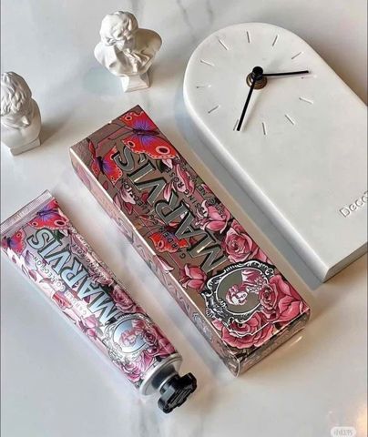 Kem Đánh Răng Marvis Kissing Rose 75ml - Hương Hoa Quyến Rũ, Sạch Mảng Bám Nhẹ Nhàng, Chăm Sóc Răng Miệng Tối Ưu