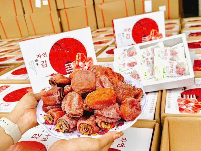 Hồng Treo Gió Hàn Quốc 1kg – Snack Ngon Miệng, Thơm Mềm, Bổ Dưỡng Cho Sức Khỏe