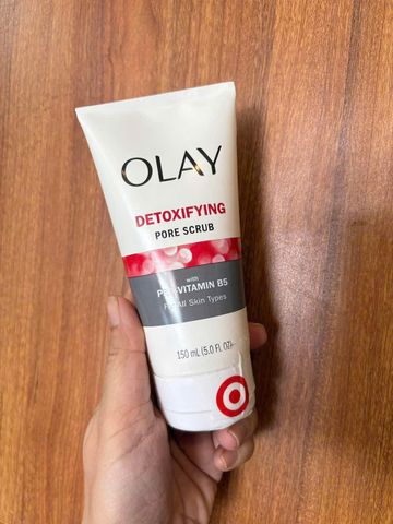Sữa Rửa Mặt Olay Regenerist Detoxifying Pore Scrub 150ml - Tẩy Da Chết, Làm Sạch Lỗ Chân Lông, Dưỡng Ẩm Da Mềm Mại
